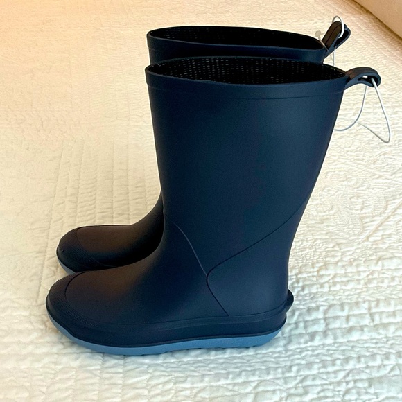 Brand New! Boys rain boots. Size 13 - Picture 1 of 4